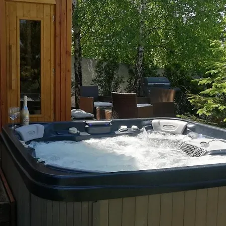 Lendhouse - Pod Gwiazdami בית נופש *