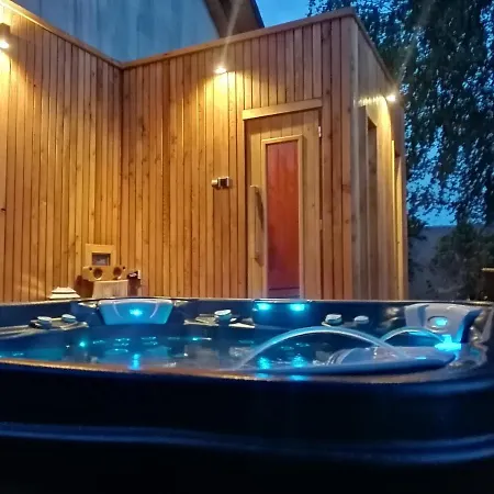 Nyaraló Sanspow - Pod Gwiazdami Sapow